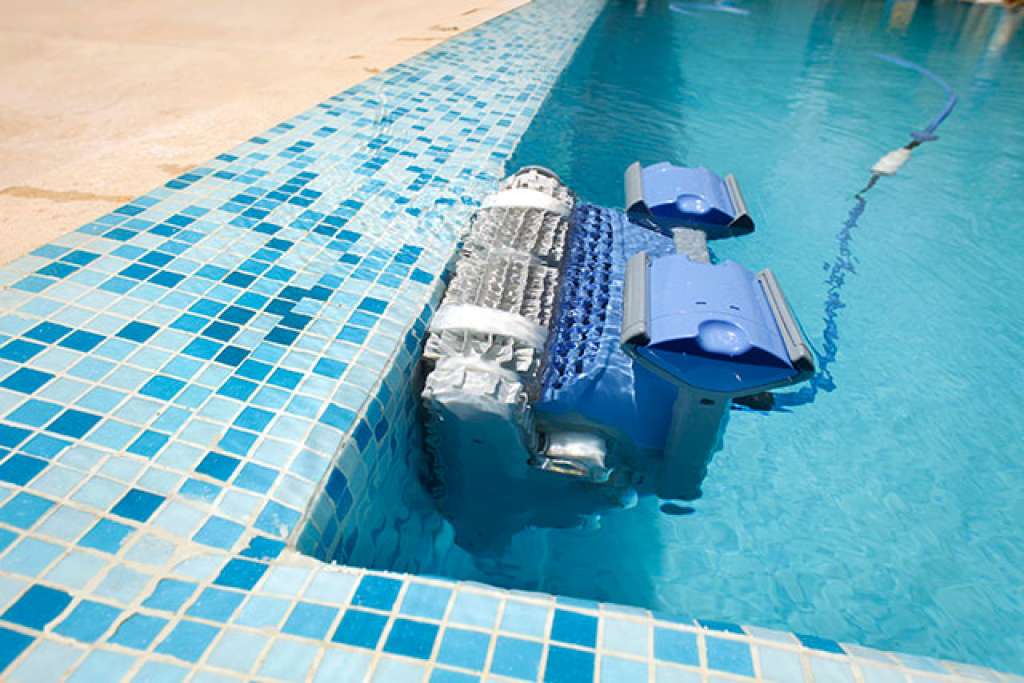 Balayeuse pour piscine Dolphin M400