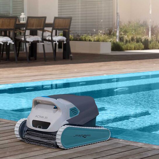 Dolphin Nautilus CC Plus swimming pool sweeper with Wifi