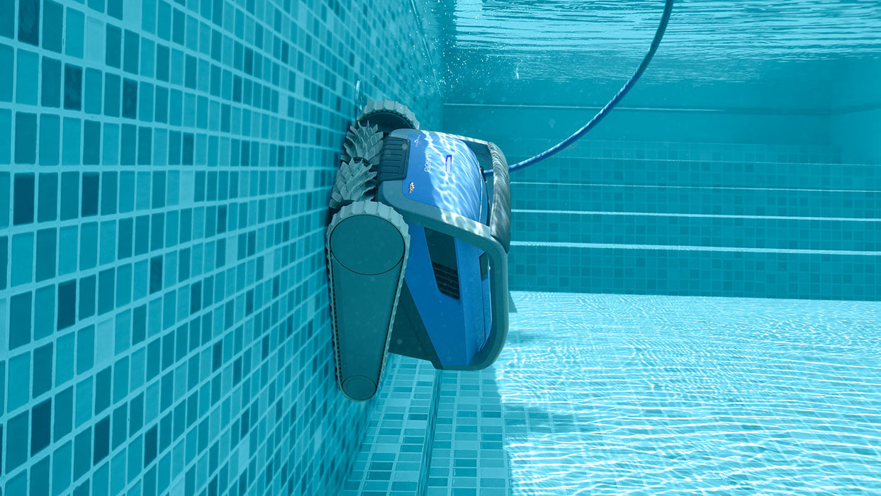 Balayeuse pour piscine Dolphin M600