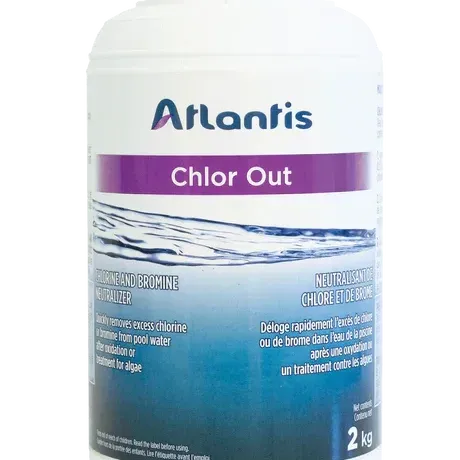Bouteille de Chlor Out – neutralisateur de chlore et brome pour piscine, compatible tous types de piscines.