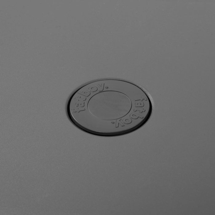 Close-up of Toní’s table by Fatboy in anthracite, showcasing its durable aluminum slats for a sleek and weather-resistant finish.