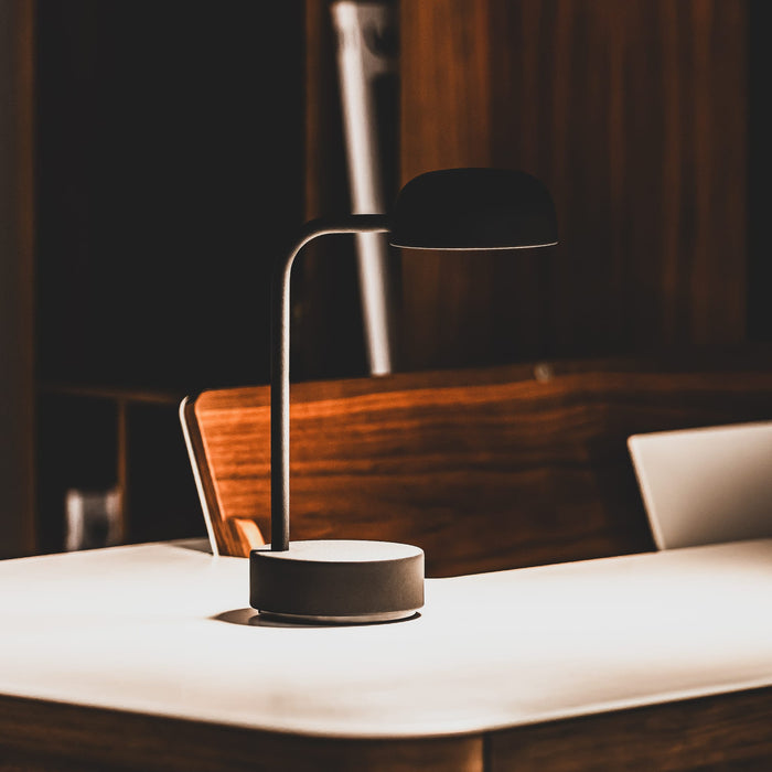 Enhance your Canadian home with the Fokus Anthracite LED lamp by Kooduu, a sleek, dimmable, and rechargeable table lamp.