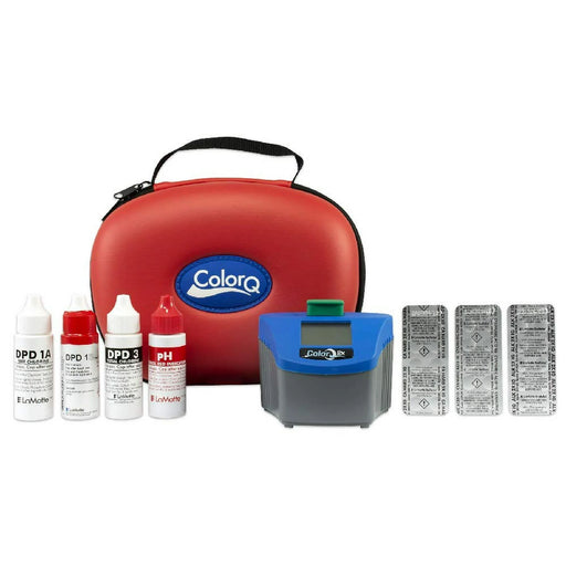 Photomètre portable ColorQ® 2x PRO 7 pour piscine et spa, affichage numérique, mesure du chlore, brome, pH, alcalinité, dureté calcique et acide cyanurique, avec réactifs et boîtier de transport.