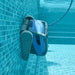 Dolphin M600 en action dans une piscine, robot connecté avec brossage actif et filtration multicouche