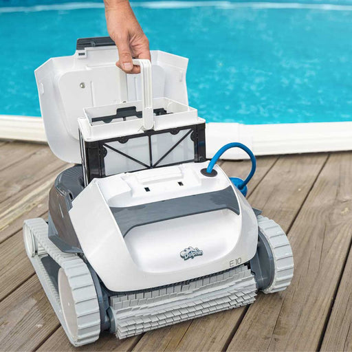 Robot de piscine Dolphin E10 avec capot ouvert et panier à débris
