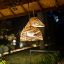 Charger l&#39;image dans la galerie, Bossa Hanging Lamp: Where convenience meets brilliance. Light up gardens, decks, or business areas with 900 lumens for 6-20 hours.
