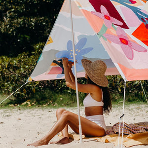 Stay cool and comfortable in the sun with the Basil Bangs premium beach tent, perfect for those all-day beach adventures.