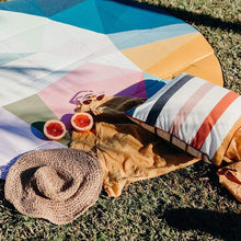 Charger l&#39;image dans la galerie, Looking for a spill-proof and comfortable mat for your outdoor activities? Try the Basil Bangs Love Rugs: versatile, padded, and easy to carry.
