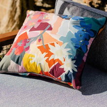 Charger l&#39;image dans la galerie, Make your outdoor space cozy and inviting with Basil Bangs&#39; Outdoor Cushions. Their specially treated fabric ensures they can handle any weather, while the contrast piped edges add a touch of elegance.
