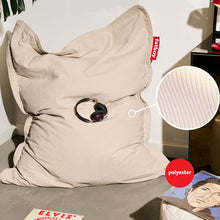 Charger l&#39;image dans la galerie, Experience the fusion of quality and sustainability embodied in Fatboy&#39;s Slim Cord. This chic beanbag, expertly fashioned from upcycled materials, assures both luxurious comfort and impeccable style.
