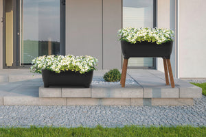 Bloom planter with legs