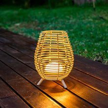 Charger l&#39;image dans la galerie, Experience nature-infused illumination with Bossa 30 by Newgarden. Hand-woven and equipped with a 900-lumen rechargeable bulb.
