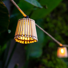 Charger l&#39;image dans la galerie, The Okinawa Hang, a wireless pendant lamp, offers harmonious, powerful outdoor lighting with a 900 lumen rechargeable bulb.
